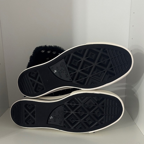 NWT Converse All Star Women's Black and White Fur-Lined High-Tops - Picture 4 of 6